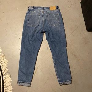 Lowwaist boyfriend jeans rips in the knees, only worn a few times